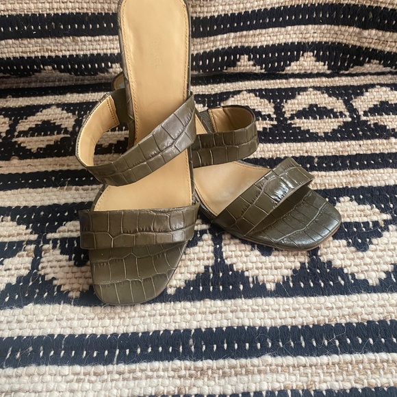 Micheal Kors Clog heels. - Picture 4 of 4